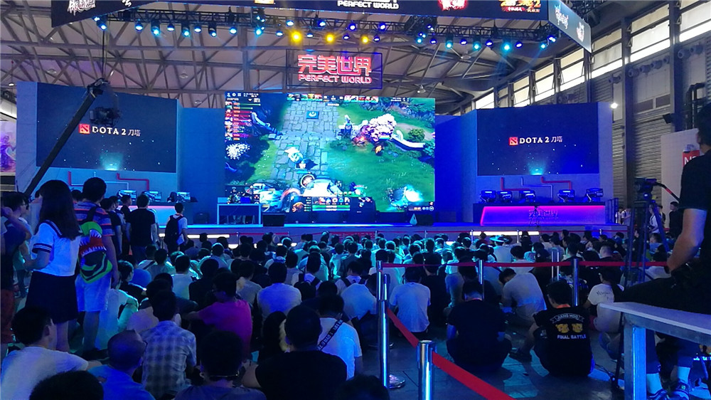 刀塔现场爆点不断，东风战神完成三杀，将战火烧向决赛