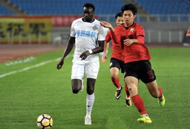 河南建业赢得与上海申鑫的激烈对决