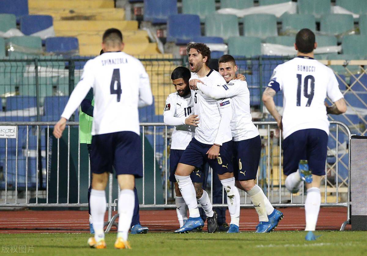 包含意大利取胜保加利亚，小组榜首位置不动的词条